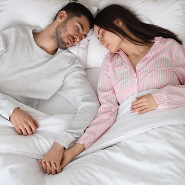 Waarom slapen met een partner je nachtrust beïnvloedt