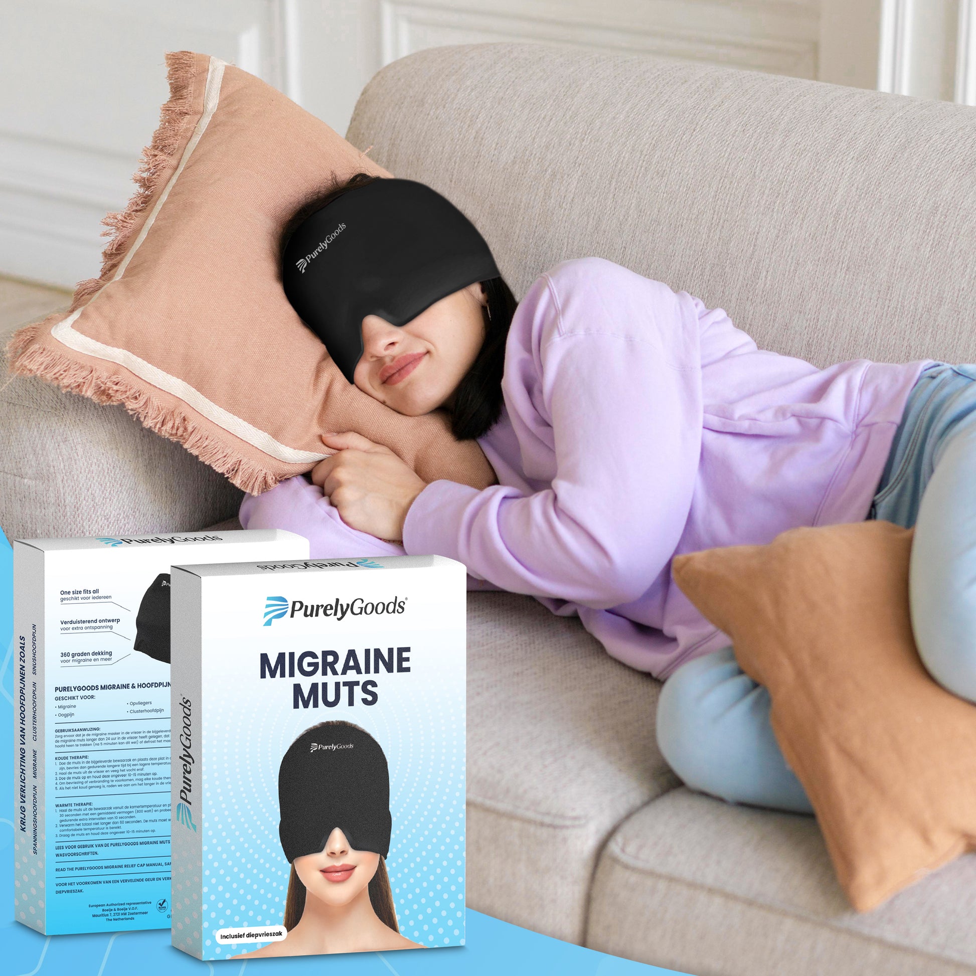 Vrouw ontspant met PurelyGoods migraine masker op de bank – hoofdpijn verlichting met verpakking zichtbaar
