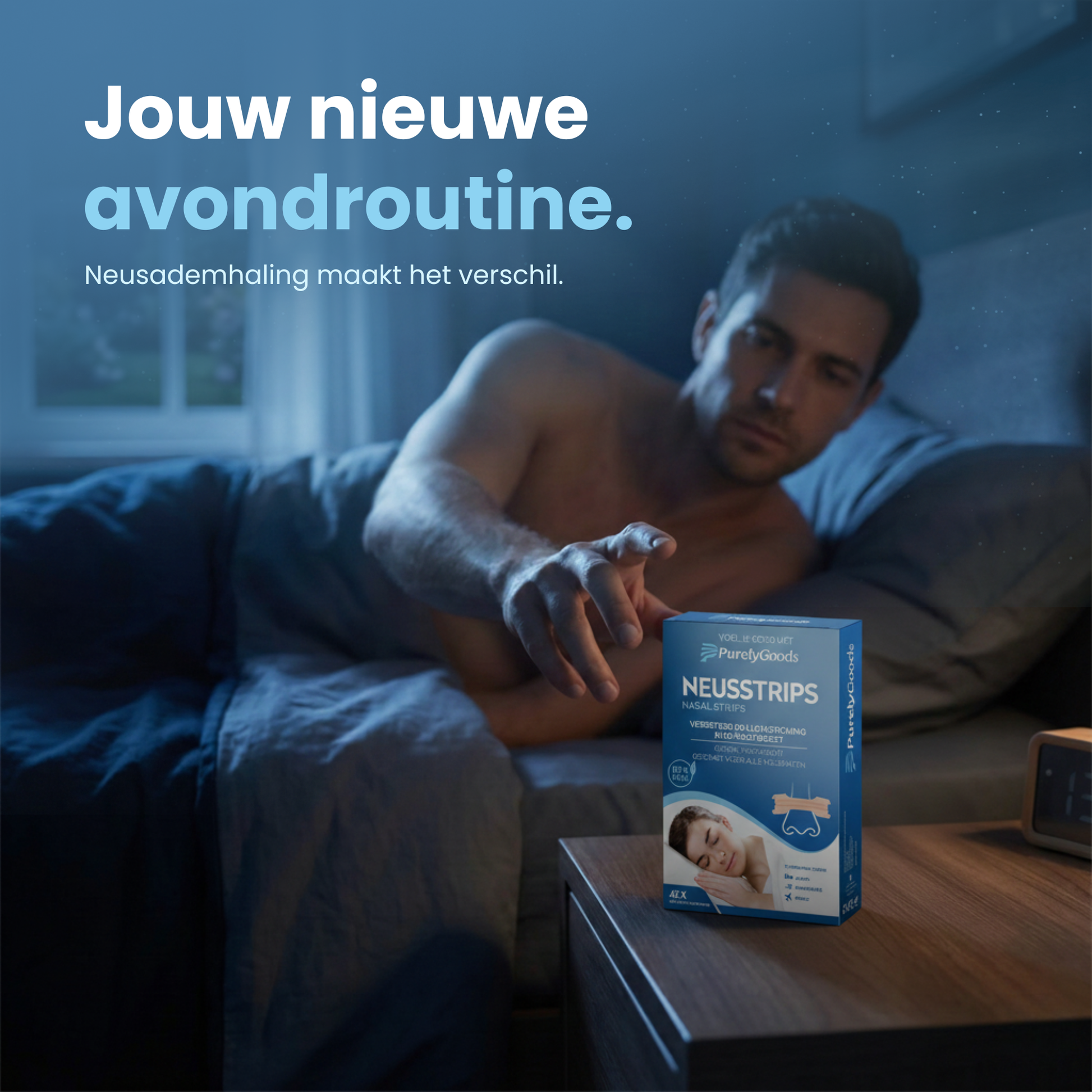Man in bed reikt naar een doosje PurelyGoods Neusstrips op zijn nachtkastje – voor betere neusademhaling tijdens de slaap.