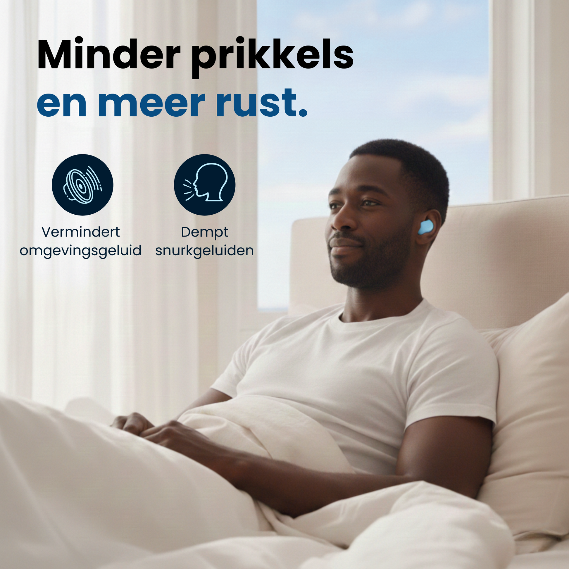 Man ontspant in bed met PurelyGoods siliconen slaap oordoppen – vermindert omgevingsgeluid en dempt snurkgeluiden voor meer rust en minder prikkels.